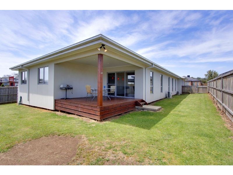 6 Rosella Grove, Cowes VIC 3922