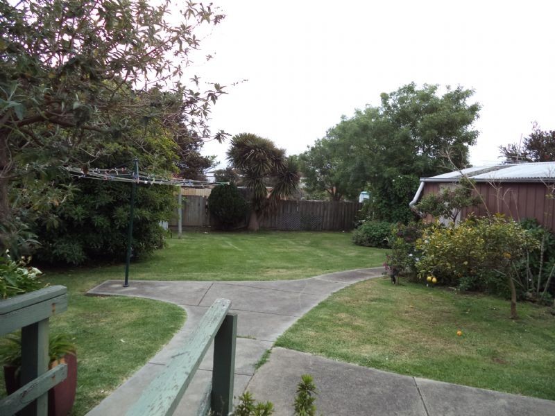 15 Edgar Road, San Remo VIC 3925