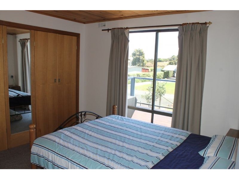 19 Golden Court, Sunset Strip VIC 3922