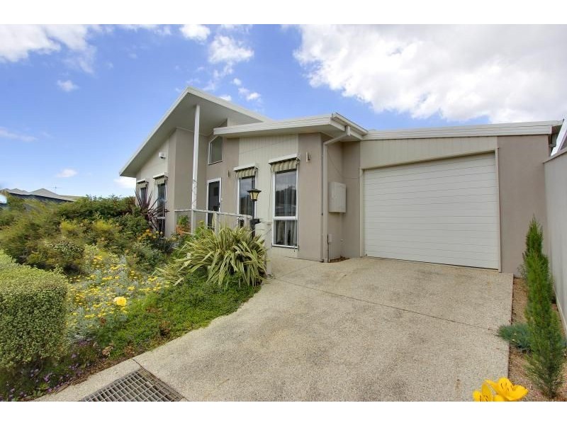 51 Redwood Drive, Cowes VIC 3922