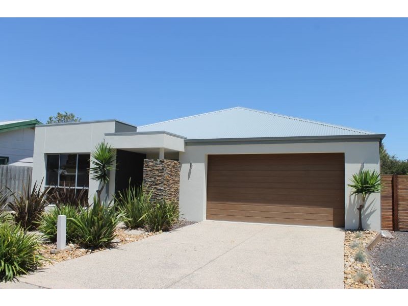 30 Highland Ave, Cowes VIC 3922