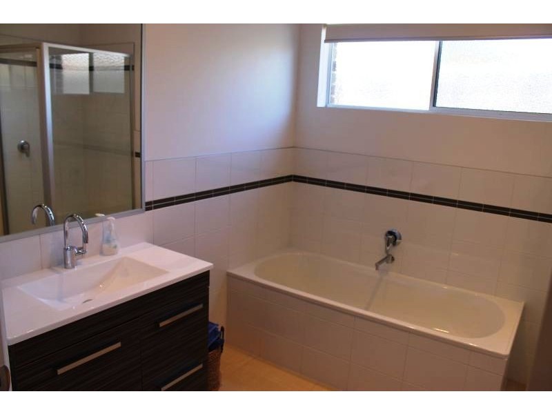 30 Highland Ave, Cowes VIC 3922
