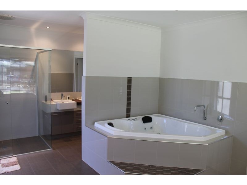 30 Highland Ave, Cowes VIC 3922