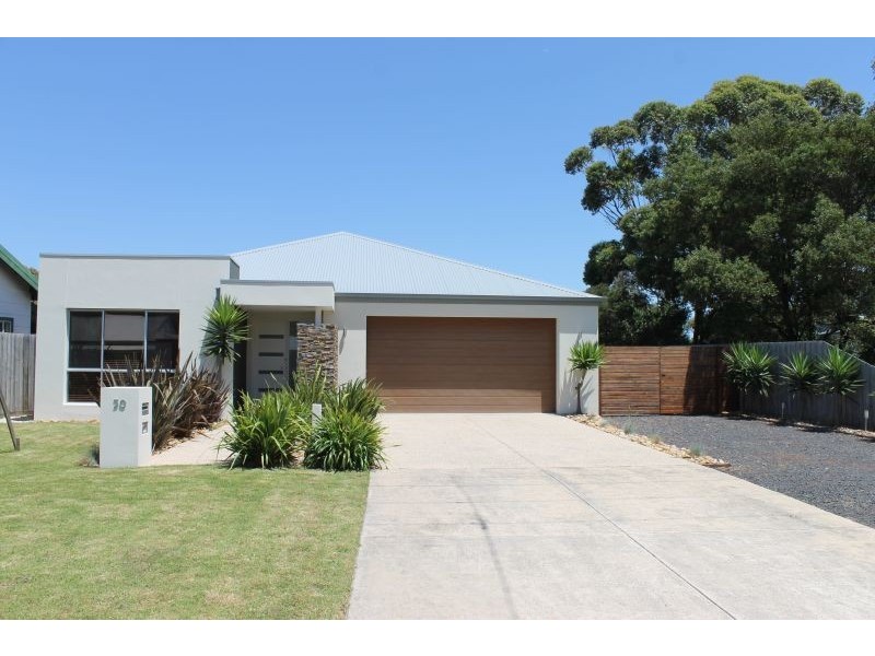 30 Highland Ave, Cowes VIC 3922