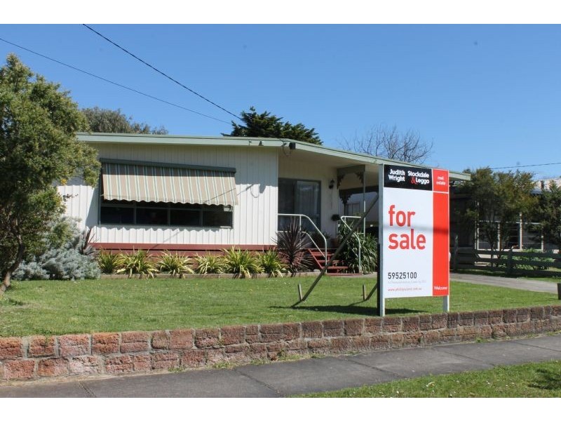24 Birdwood Ave, Cowes VIC 3922