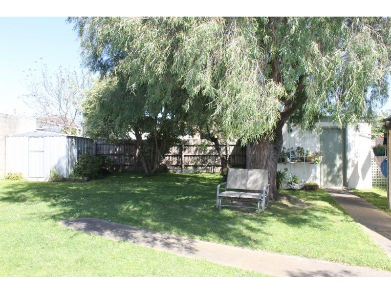24 Birdwood Ave, Cowes VIC 3922