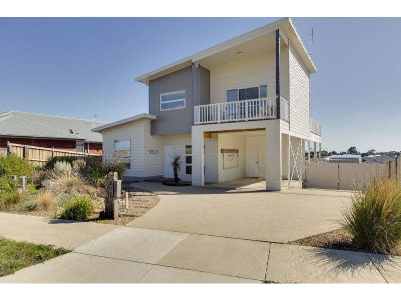 12 Echidna Grove, Cowes VIC 3922