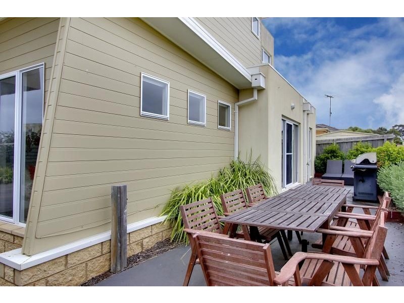 4/2 Kate Court, Cowes VIC 3922