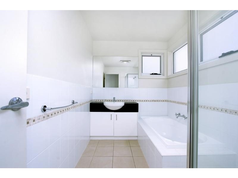 4/2 Kate Court, Cowes VIC 3922