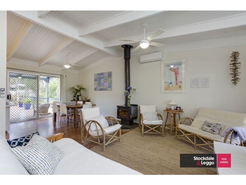 33 Churchill Drive, Cowes VIC 3922