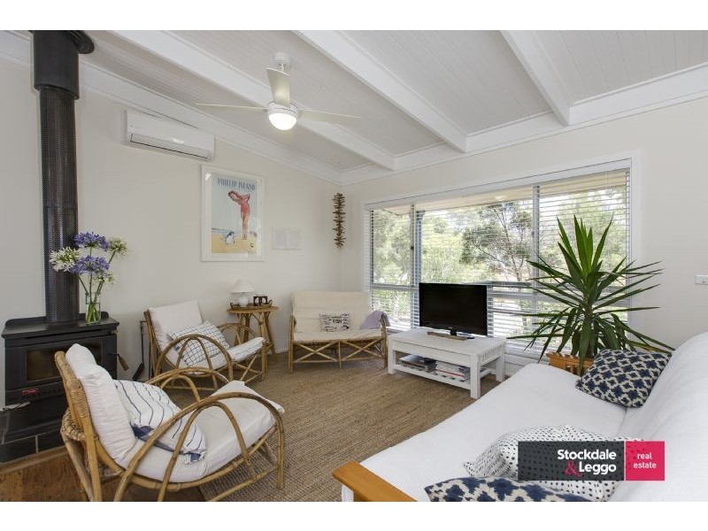 33 Churchill Drive, Cowes VIC 3922