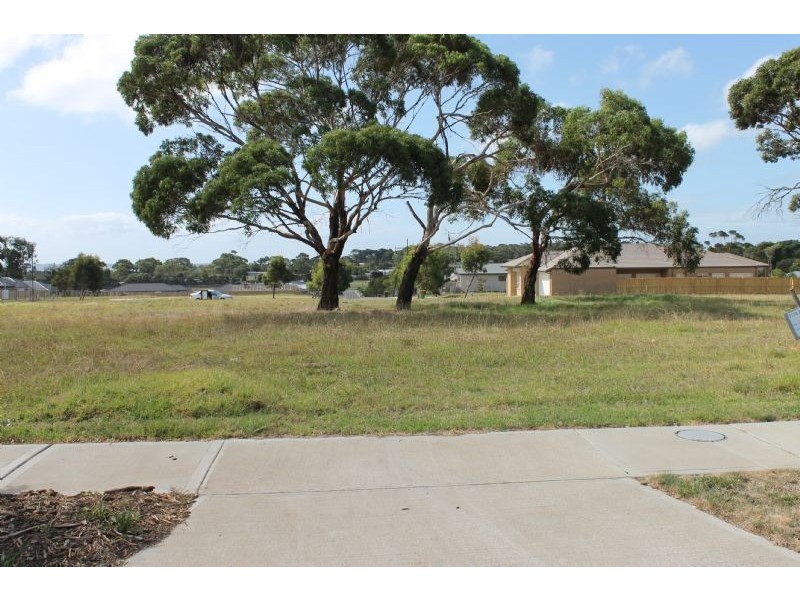 8 Silverstone Drive, Cowes VIC 3922