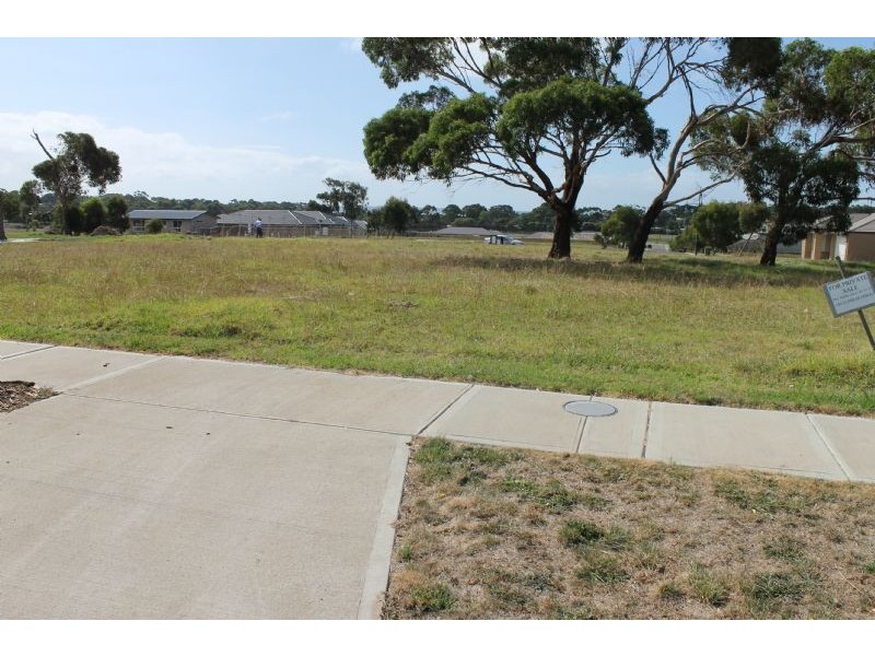 8 Silverstone Drive, Cowes VIC 3922