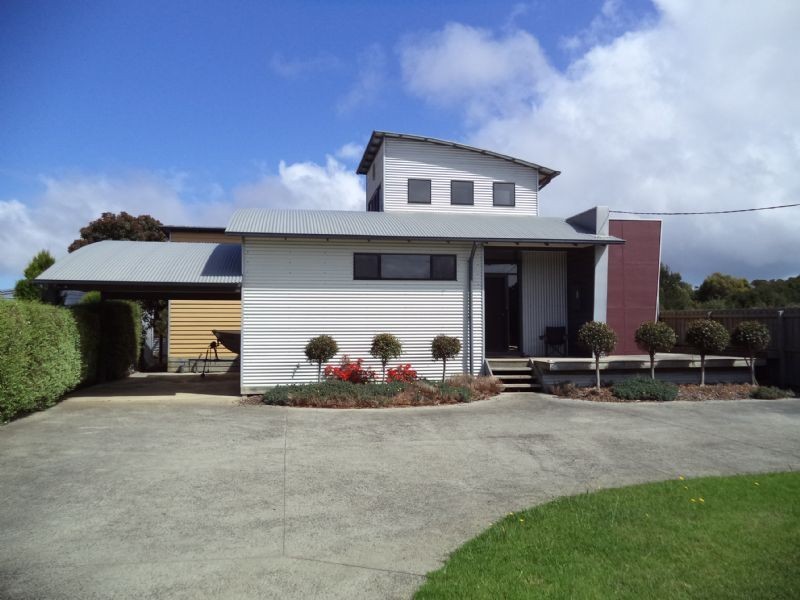 18 Golden Court, Sunset Strip VIC 3922