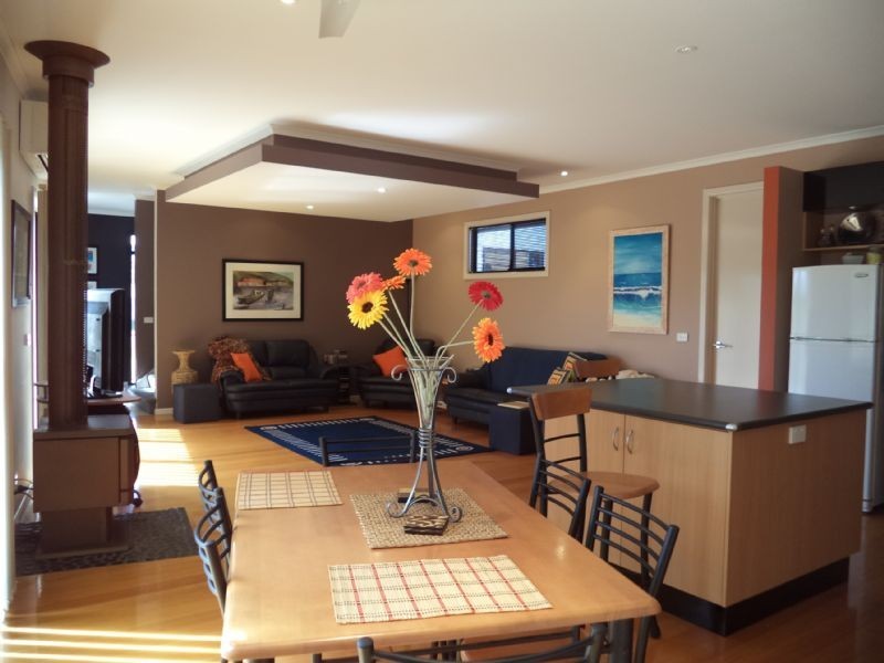 18 Golden Court, Sunset Strip VIC 3922