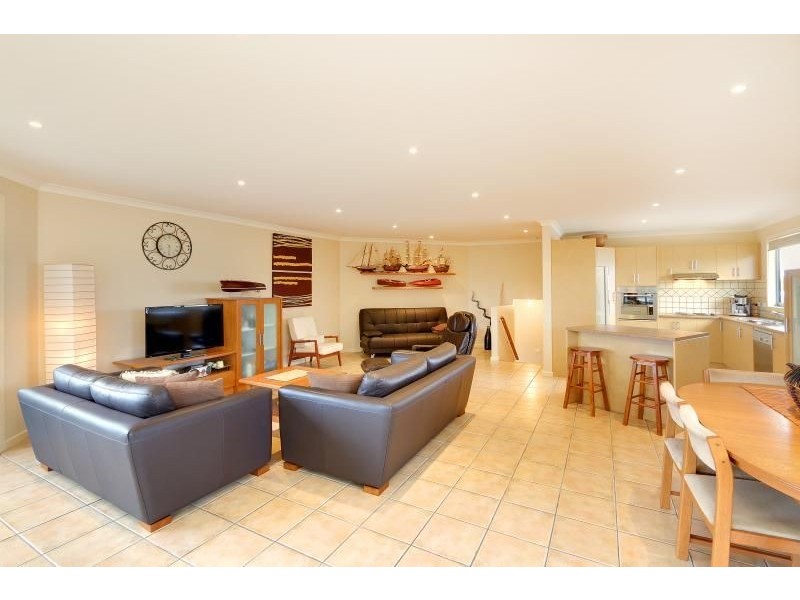 24 Roderick Close, Cowes VIC 3922