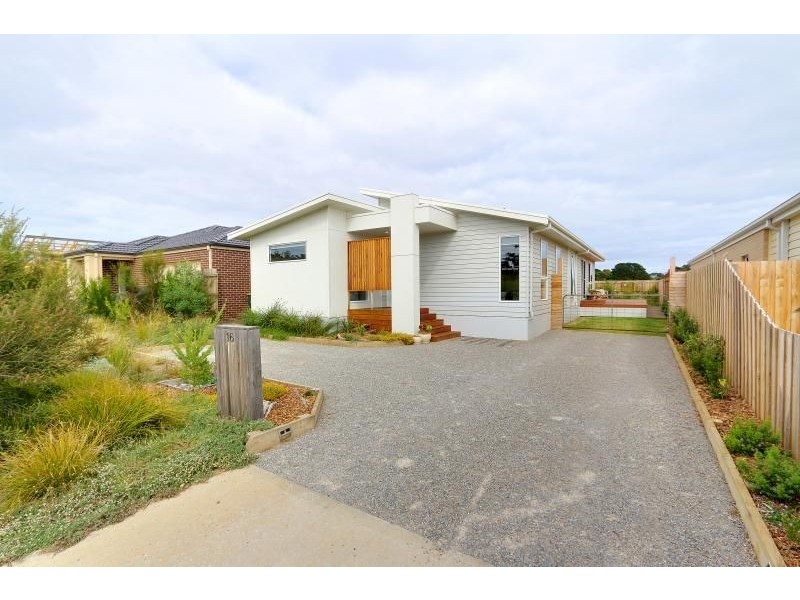 16 Castlecombe Circuit, Cowes VIC 3922