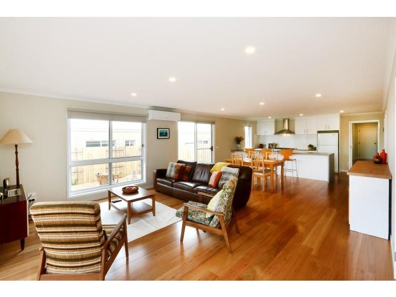 16 Castlecombe Circuit, Cowes VIC 3922