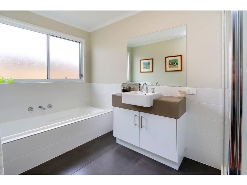 16 Castlecombe Circuit, Cowes VIC 3922