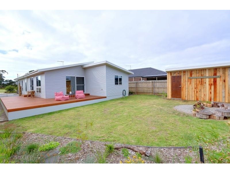 16 Castlecombe Circuit, Cowes VIC 3922