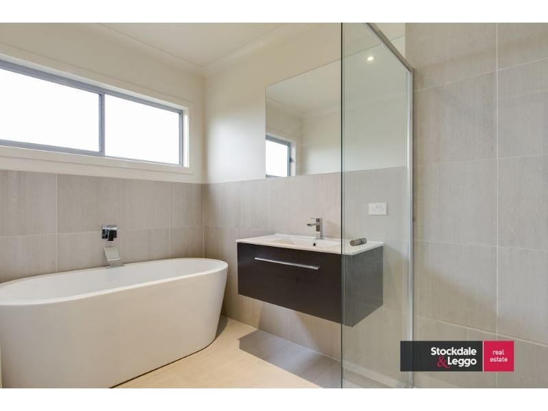 14 Cove Place, Cowes VIC 3922