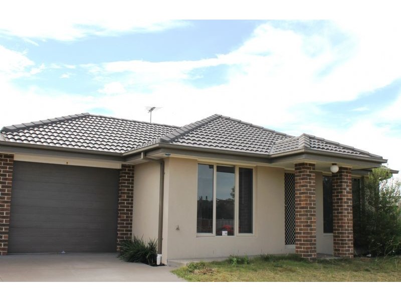 16 Rosella Grove, Cowes VIC 3922