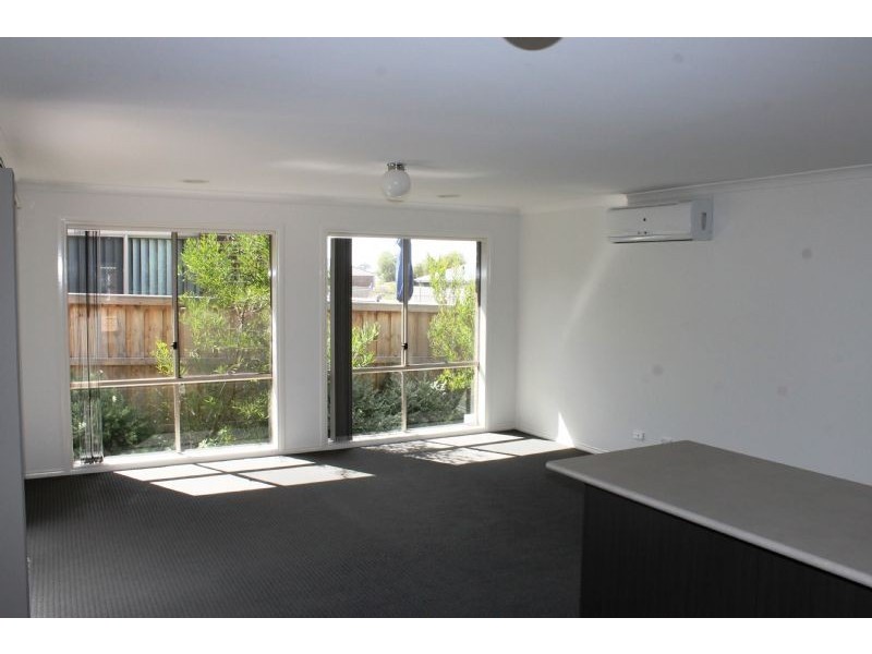 16 Rosella Grove, Cowes VIC 3922