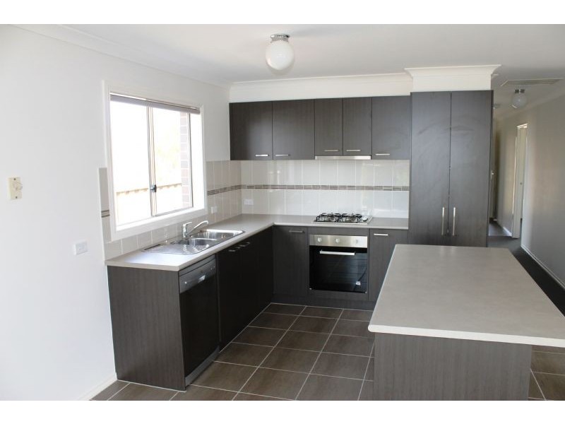 16 Rosella Grove, Cowes VIC 3922