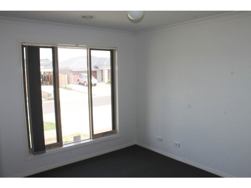 16 Rosella Grove, Cowes VIC 3922