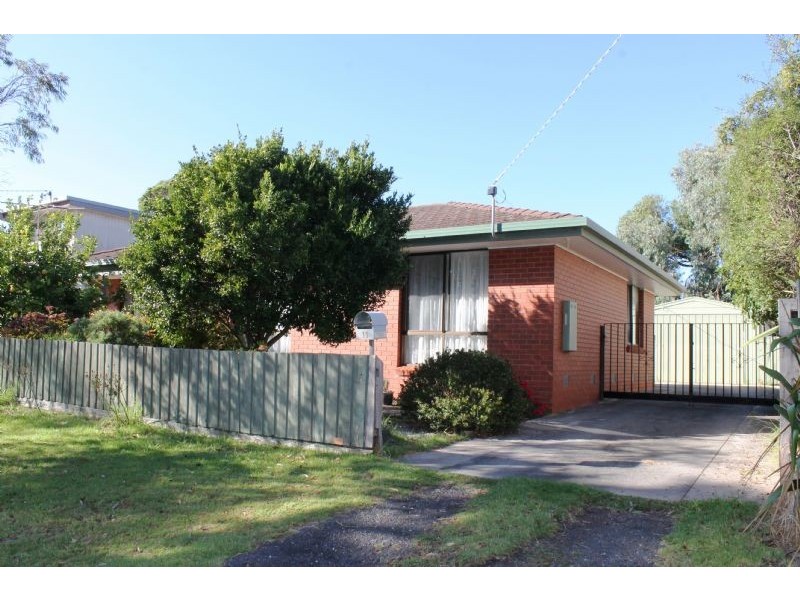 11 Caroline Avenue, Cowes VIC 3922