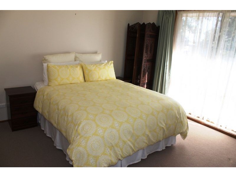11 Caroline Avenue, Cowes VIC 3922