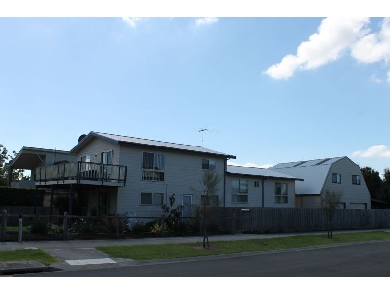 111 McKenzie Road, Cowes VIC 3922