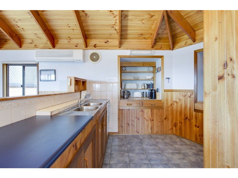 2/1 Bayview Avenue, Surf Beach VIC 3922