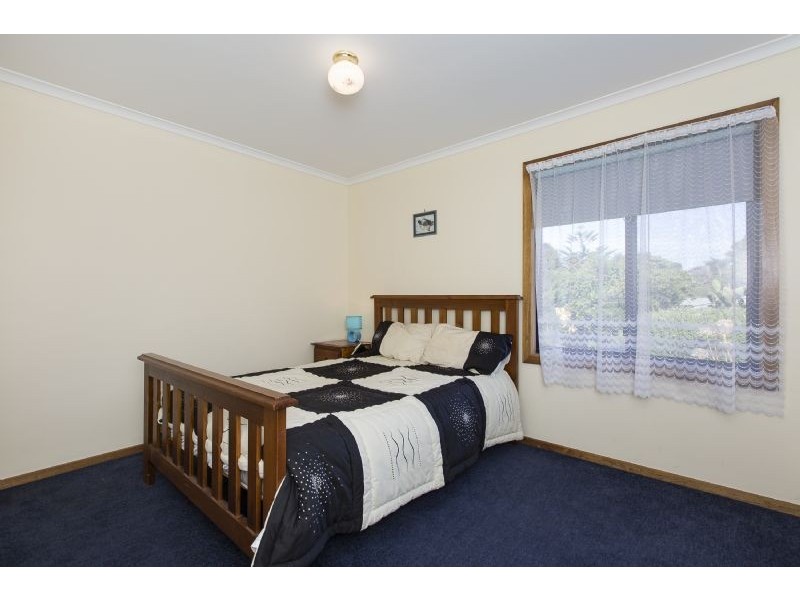 2/1 Bayview Avenue, Surf Beach VIC 3922