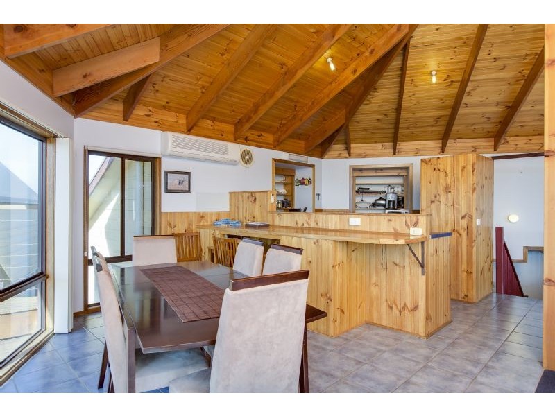 2/1 Bayview Avenue, Surf Beach VIC 3922