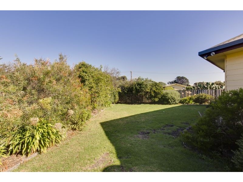 2/1 Bayview Avenue, Surf Beach VIC 3922