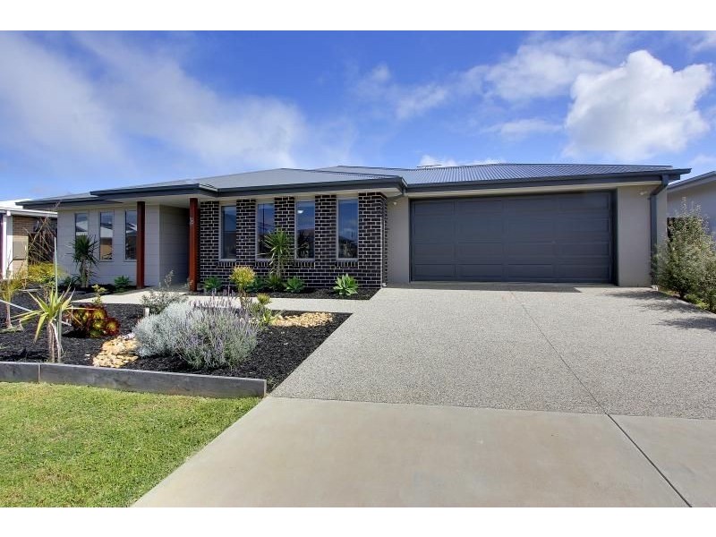 26 Shoalhaven Road, Cowes VIC 3922