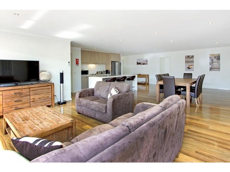 26 Shoalhaven Road, Cowes VIC 3922