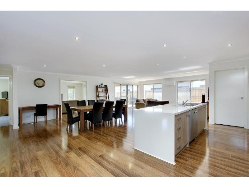 26 Shoalhaven Road, Cowes VIC 3922