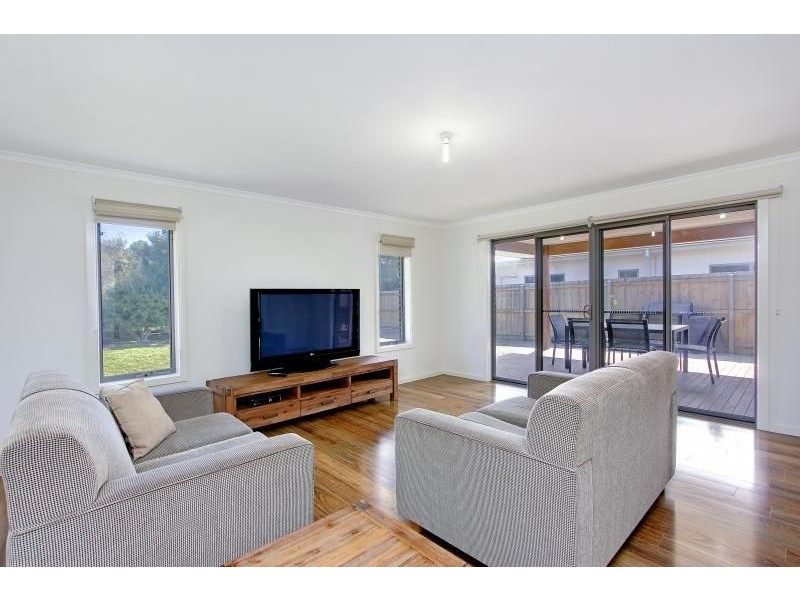 26 Shoalhaven Road, Cowes VIC 3922