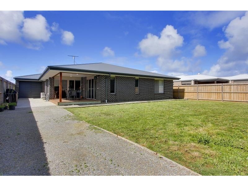 26 Shoalhaven Road, Cowes VIC 3922