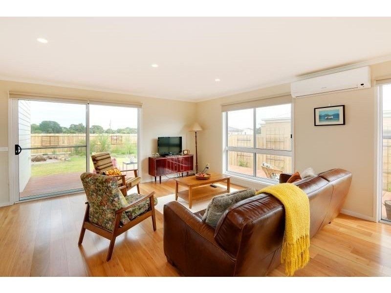 16 Castlecombe Circuit, Cowes VIC 3922
