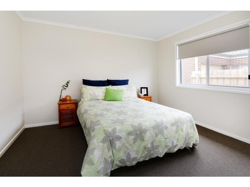 16 Castlecombe Circuit, Cowes VIC 3922