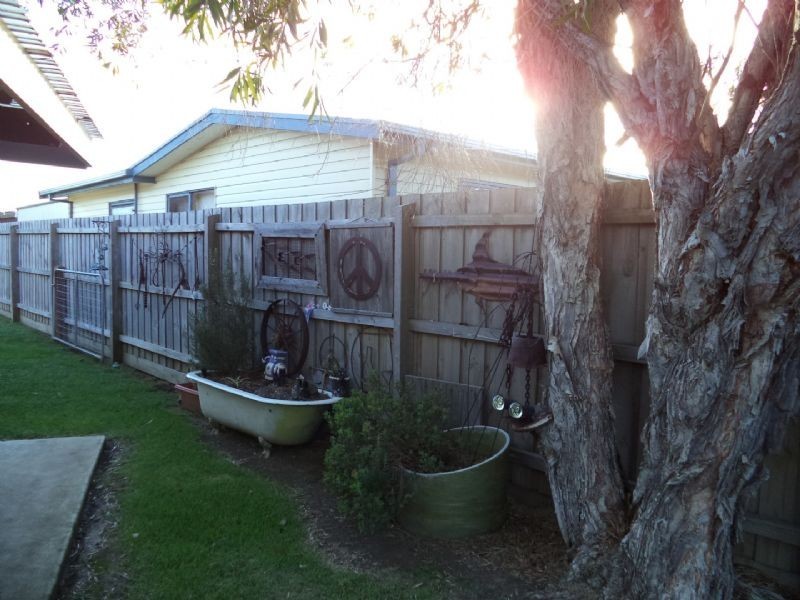 35 Phillip Island Road, Newhaven VIC 3925