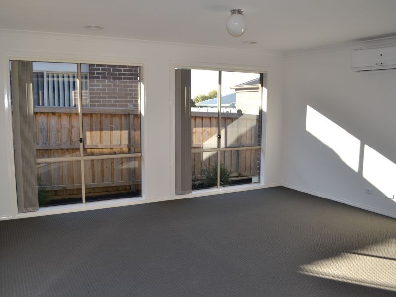 16 Rosella Grove, Cowes VIC 3922