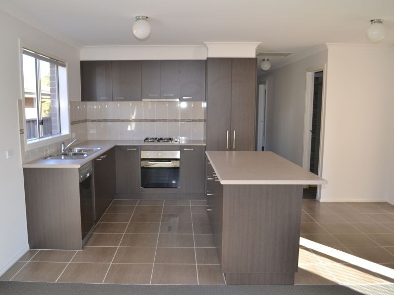 16 Rosella Grove, Cowes VIC 3922