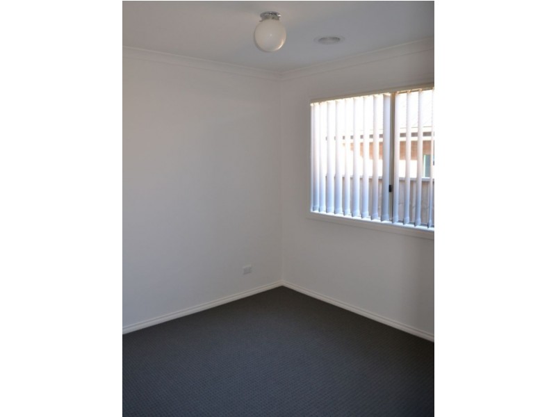 16 Rosella Grove, Cowes VIC 3922