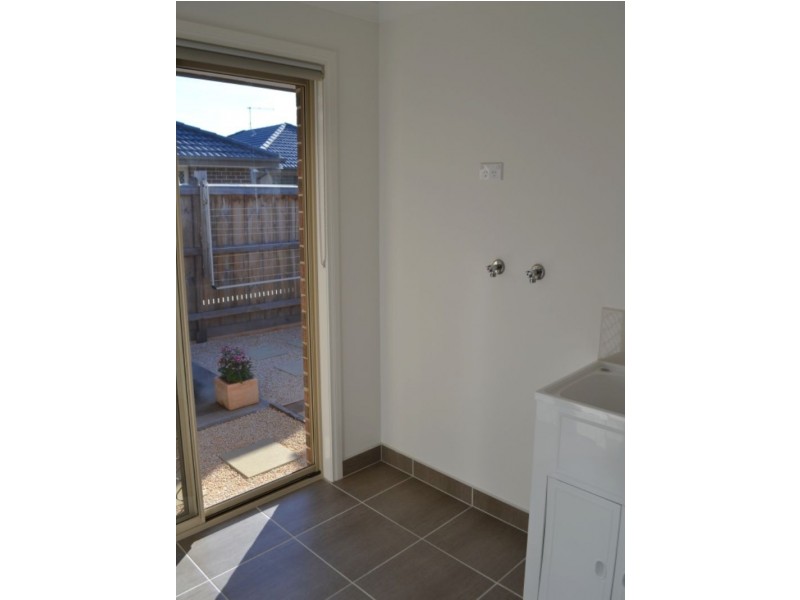 16 Rosella Grove, Cowes VIC 3922