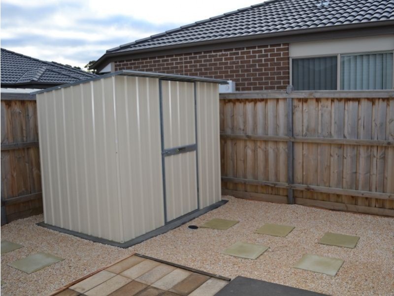 16 Rosella Grove, Cowes VIC 3922