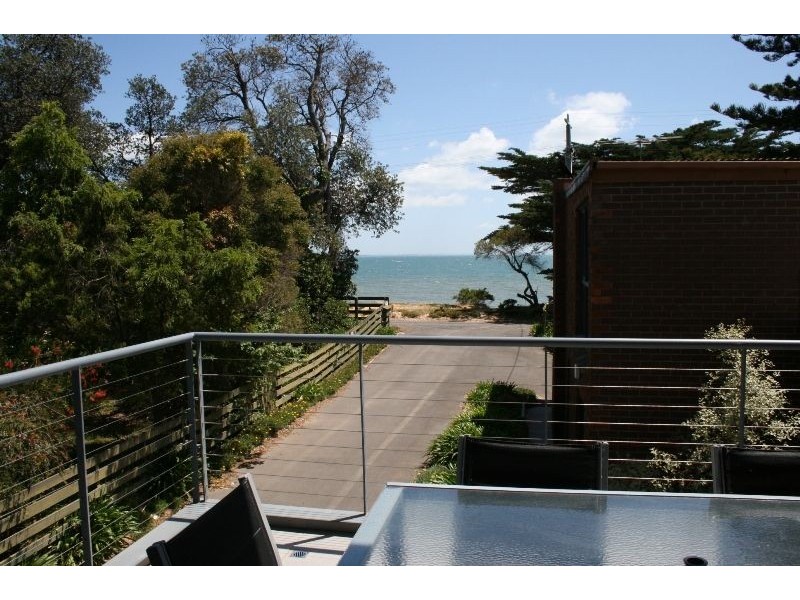 2/38 Stradbroke Avenue, Cowes VIC 3922